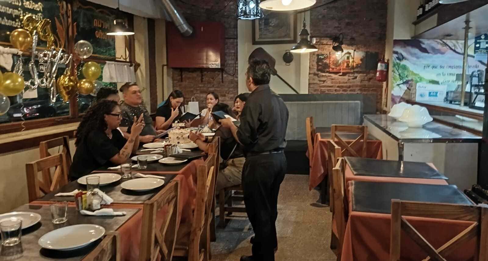 Salon del bodegón El Fortín Porteño en Buenos Aires